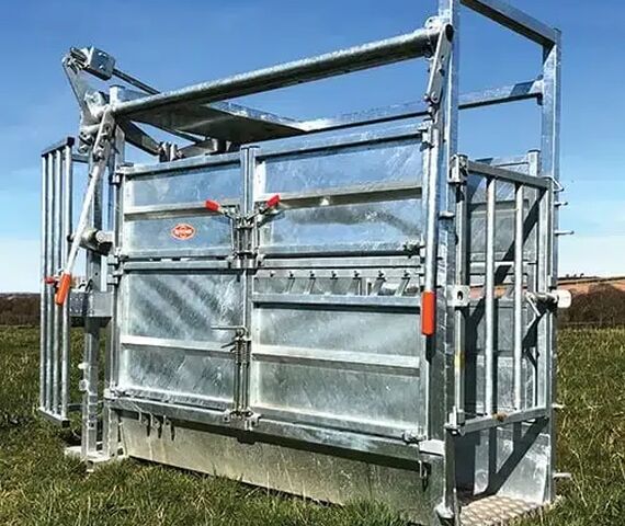 Strathmore Cattle Crate with Manual Yoke