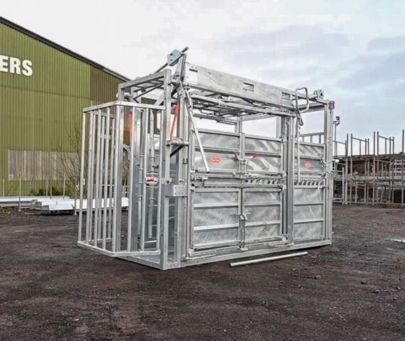 Squeeze Crate with Manual Yoke